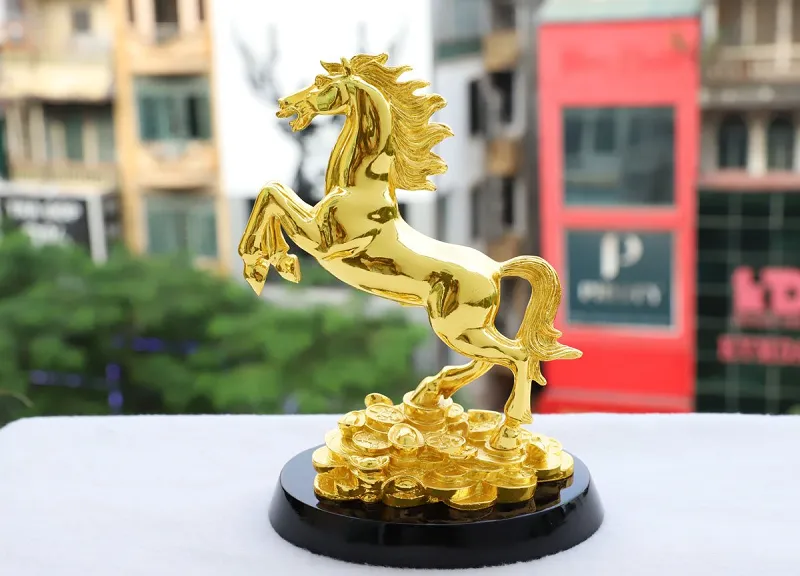 Tượng phong thủy - Tượng ngựa tượng trưng cho sự phát đạt trong kinh doanh, sự nhanh nhạy và tăng tiến trong tiền tài