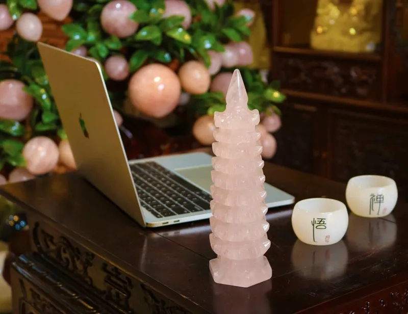 Tháp văn xương đá núi lửa đỏ là biểu tượng của trí tuệ ,sự nghiệp